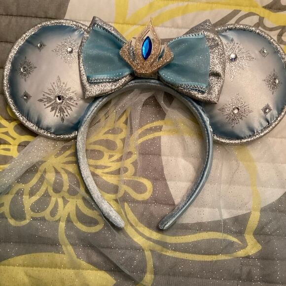 NWOT Disney Parks Blue Frozen Snowflake Queen Elsa Minnie Mouse Ear Headband
